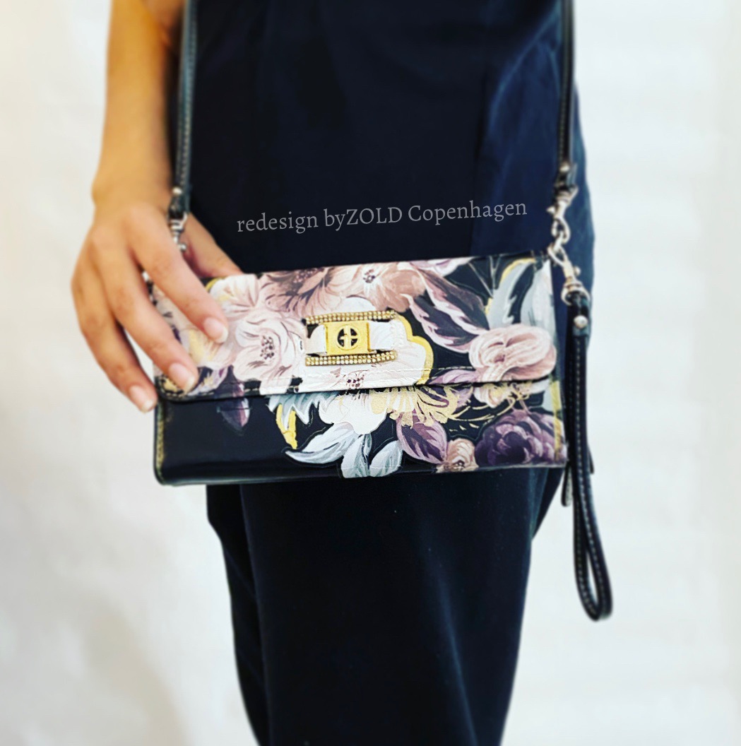 BLACK WALLET 8″ x 1.5″ x 4″
