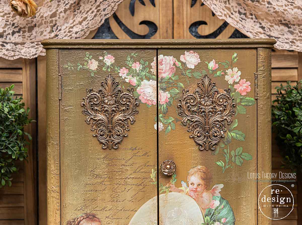 Decor Transfers® – Chambre De La Reine – total sheet size 24″x35″, cut into 2 sheets