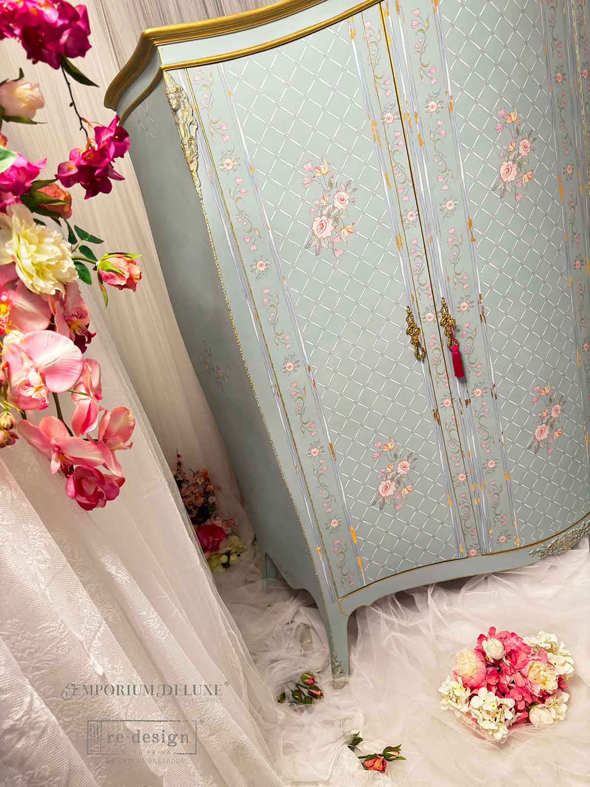 Decor Transfers® Annie Sloan® – Swedish Posy – total sheet size 24″x35″, cut into 3 sheets