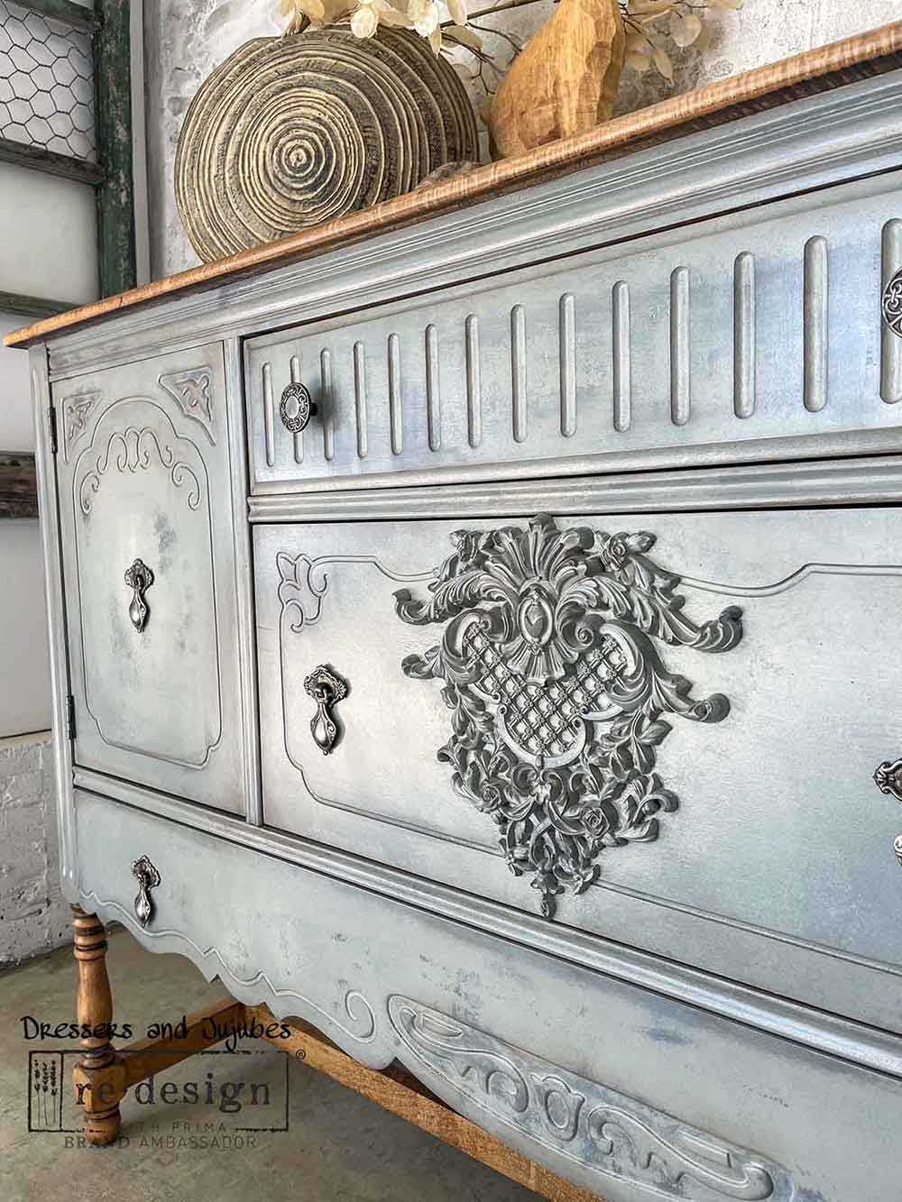 Decor Poly® – Baroque Elegance – 10″x9.89″x0.49″ / 25.4cmx25.1cmx1.2cm Copyright #VA2412675