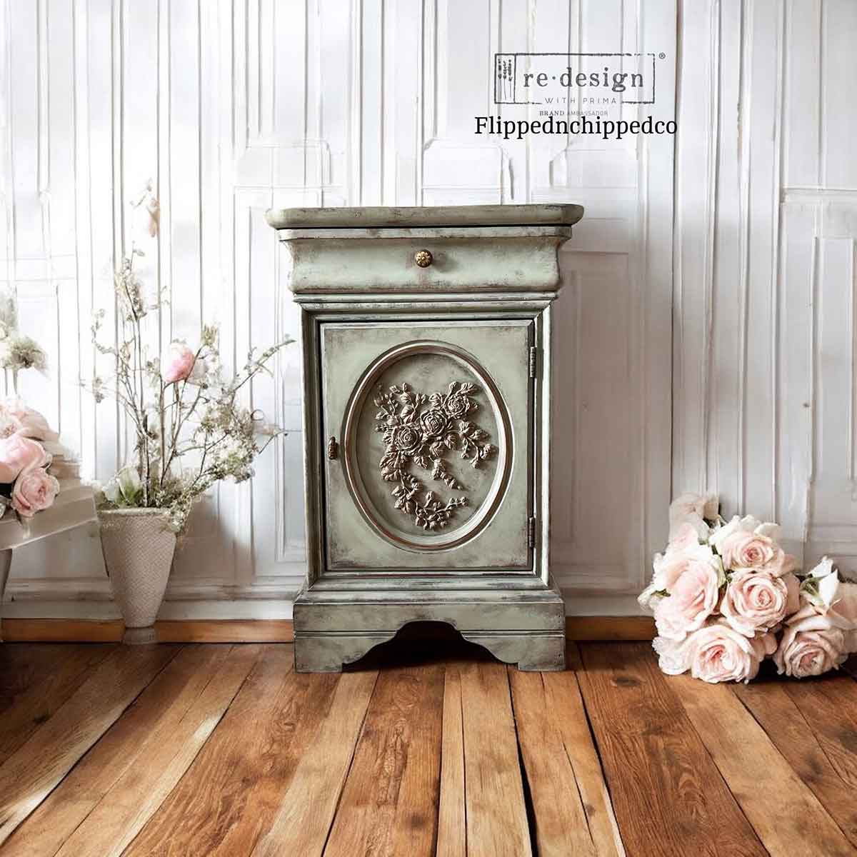 Decor Poly – Velvet Cascade Left – 9.5″x7″x0.5″ (24.1cmx17.8cmx1.3cm)
