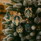 emerald-glow-ornaments